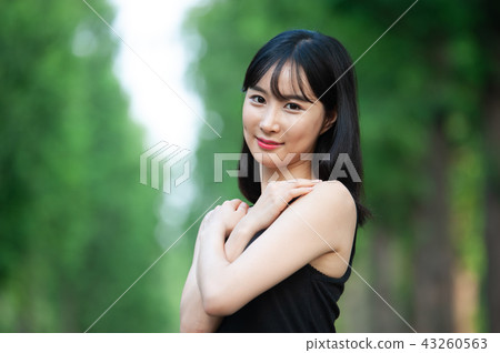 Young woman, business woman Young woman, business woman 43260563
