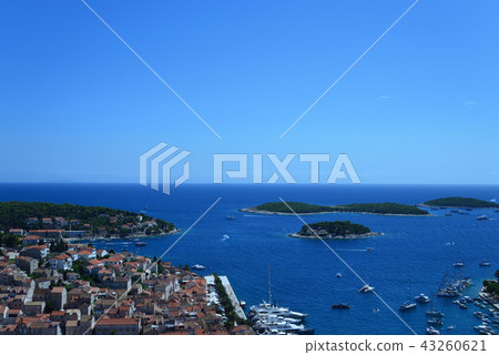 赫瓦爾島海島全景在克羅地亞 赫瓦爾島海島全景在克羅地亞 43260621