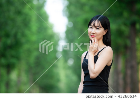 Young woman, business woman Young woman, business woman 43260634
