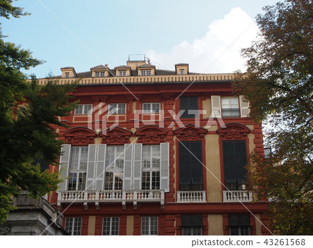 Red Palace 43261568