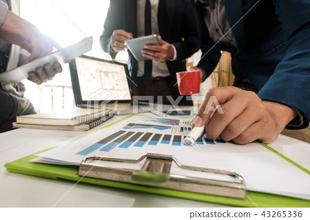 Business team meeting present.professional investo 43265336