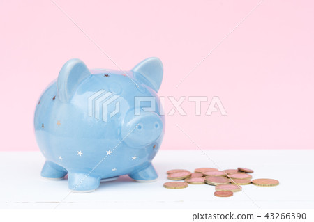 Piggy bank, savings concept 43266390