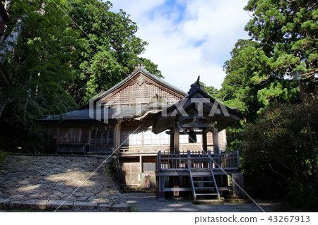 Kumano Sanzan Okunonomiya Tamaki Shrine Bell Tower & Office (Totsugawa Village, Yoshino-gun, Nara Prefecture) 43267913