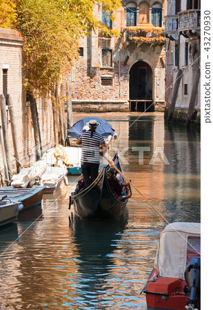 Gondola sails in a canal in autumn day in Venice 43270930