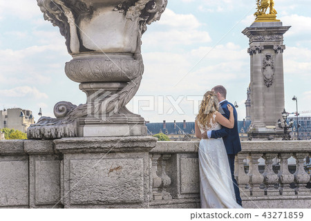 Couple of just married in Paris 43271859