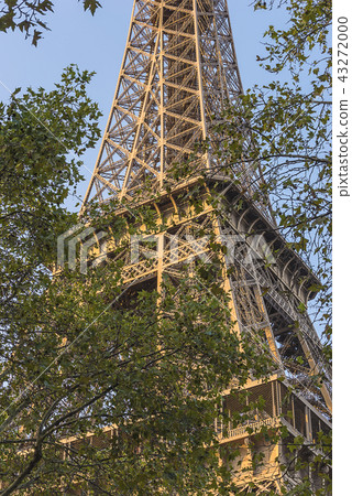Eiffel Tower close up, vertical picture 43272000