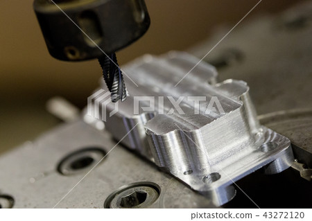 Machining parts with milling cutter Machining parts with milling cutter 43272120