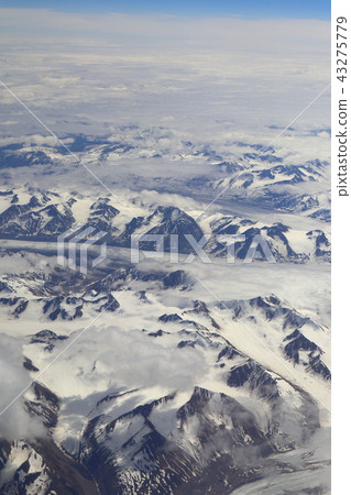 North American continent seen from the air near the border of Canada and the United States (Alaska) 43275779