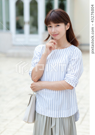 Casual young lady 43276804