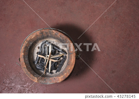 coal stove and firewood 43278145