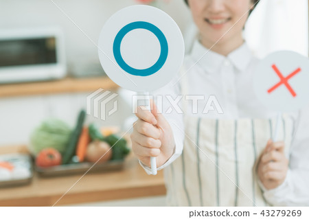 Housewife, housewife, ok 43279269
