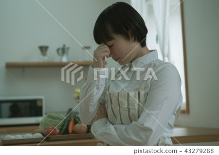 worried, worry, female 43279288