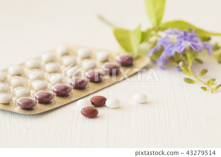 birth control pills of woman  43279514