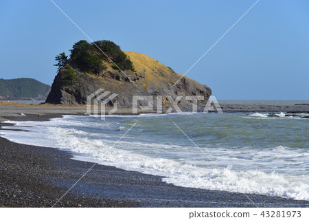 Bears rock Shihara coast (Shirohama-cho, Nishimuro-gun, Wakayama Prefecture) 43281973
