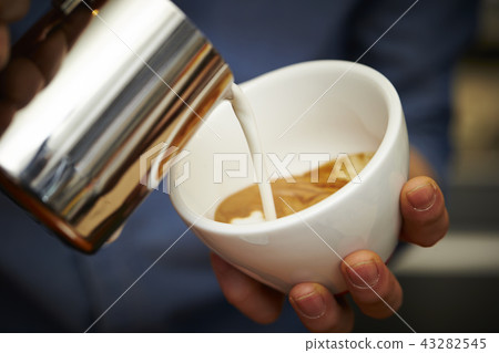 做拿鐵藝術的人 43282545