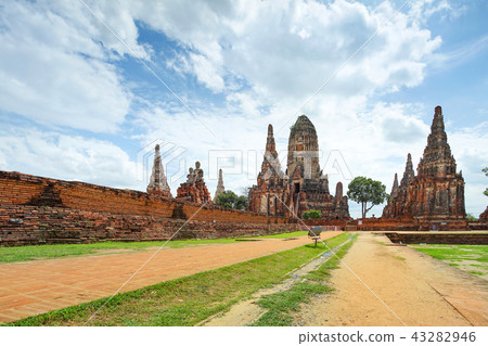 Old pagoda in Wat Chaiwatthanaram. Old pagoda in Wat Chaiwatthanaram. 43282946