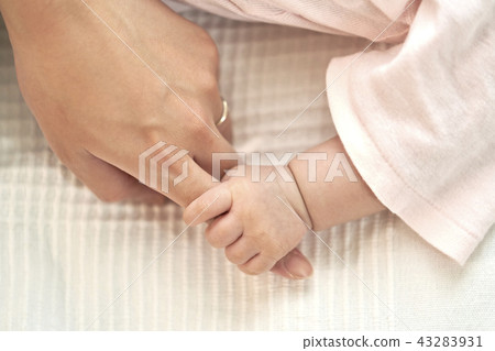 嬰兒手 43283931