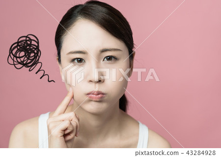 關心自己皮膚的女性 43284928