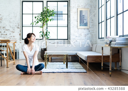 年輕的女士 年輕的女士 43285388