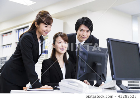Business women conference computer team team office businessman Business women conference computer team team office businessman 43285525