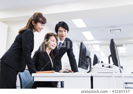Business women conference computer team team office businessman Business women conference computer team team office businessman 43285557