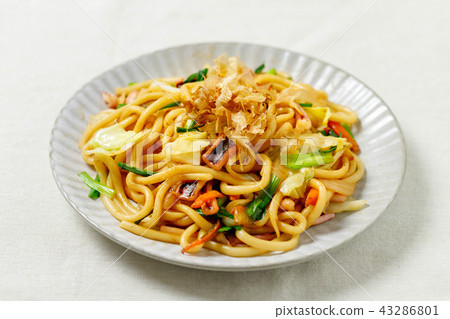 stir-fried udon  43286801