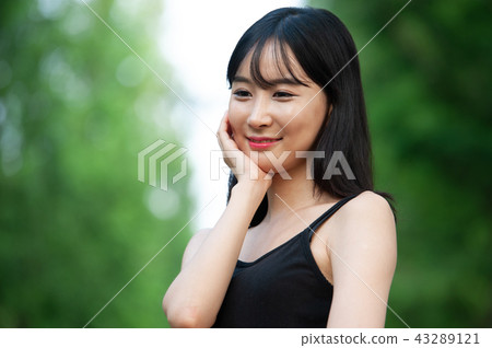 年輕的女人 年輕的女人 43289121