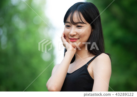 Young woman Young woman 43289122