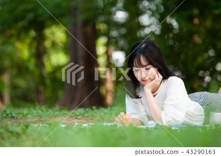 Young woman Young woman 43290163
