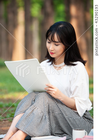 Young woman Young woman 43290193