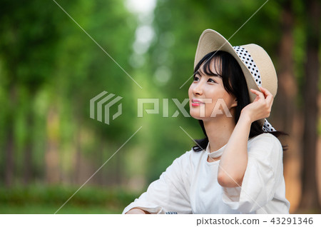 年輕的女人 43291346