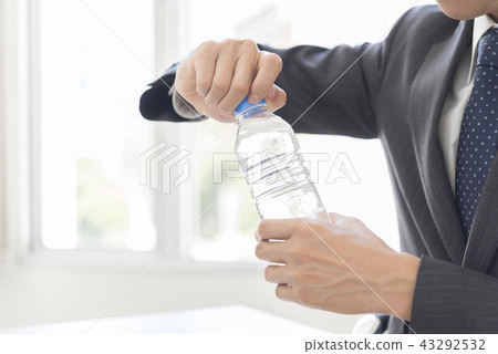 Male mineral water plastic bottle Male mineral water plastic bottle 43292532