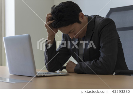 Male troubled Male troubled 43293280
