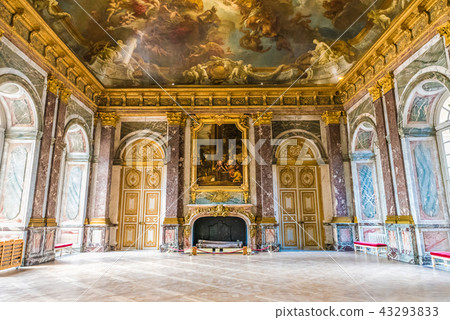 Versailles palace between Hercules 43293833