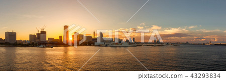 橫濱Minatomirai晚上視圖全景 橫濱Minatomirai晚上視圖全景 43293834
