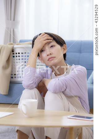 30年代抑鬱症中的女性疲勞壓力抑鬱的身體狀況 43294529