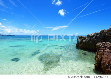 Blue seas and big rocks in Okinawa 43296164