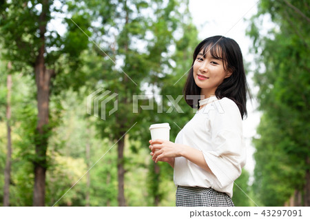 年輕的女人 年輕的女人 43297091