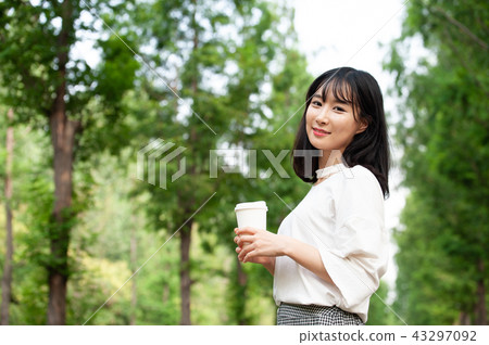 年輕的女人 43297092