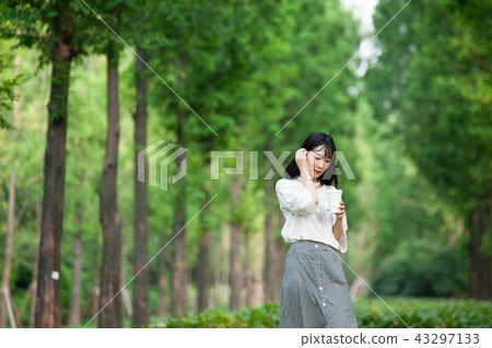 年輕的女人 43297133