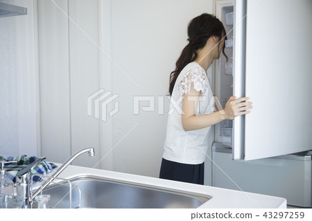 廚房裡的女人 廚房裡的女人 43297259