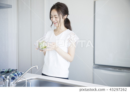 廚房裡的女人 廚房裡的女人 43297262