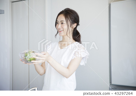 廚房裡的女人 廚房裡的女人 43297264