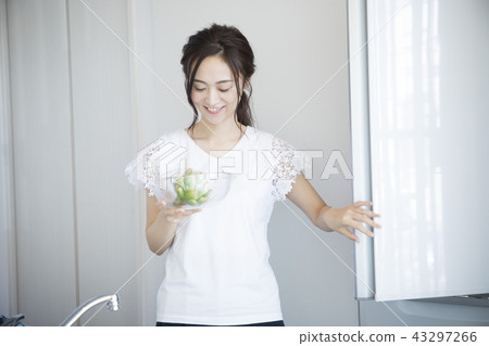 廚房裡的女人 廚房裡的女人 43297266