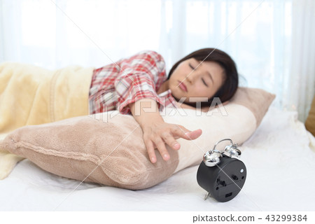 Women who sleep 43299384