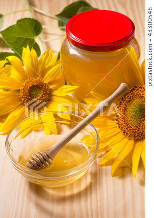 Honey in a glass jar 43300548