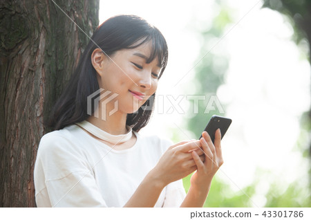 Young woman 43301786