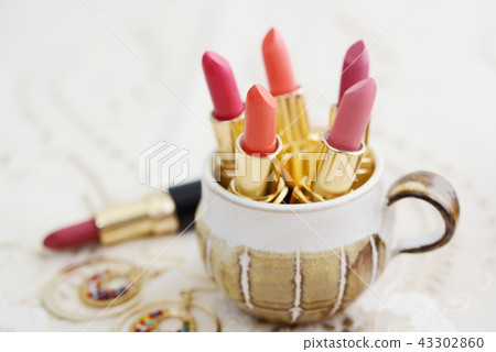 Cosmetic image Cosmetic image 43302860