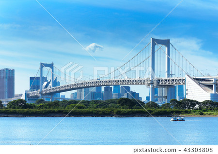 彩虹橋和休閒船 彩虹橋和休閒船 43303808