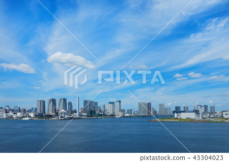 Overlooking Harumi Beginning with blue sky spreading over Rainbow Bridge 43304023